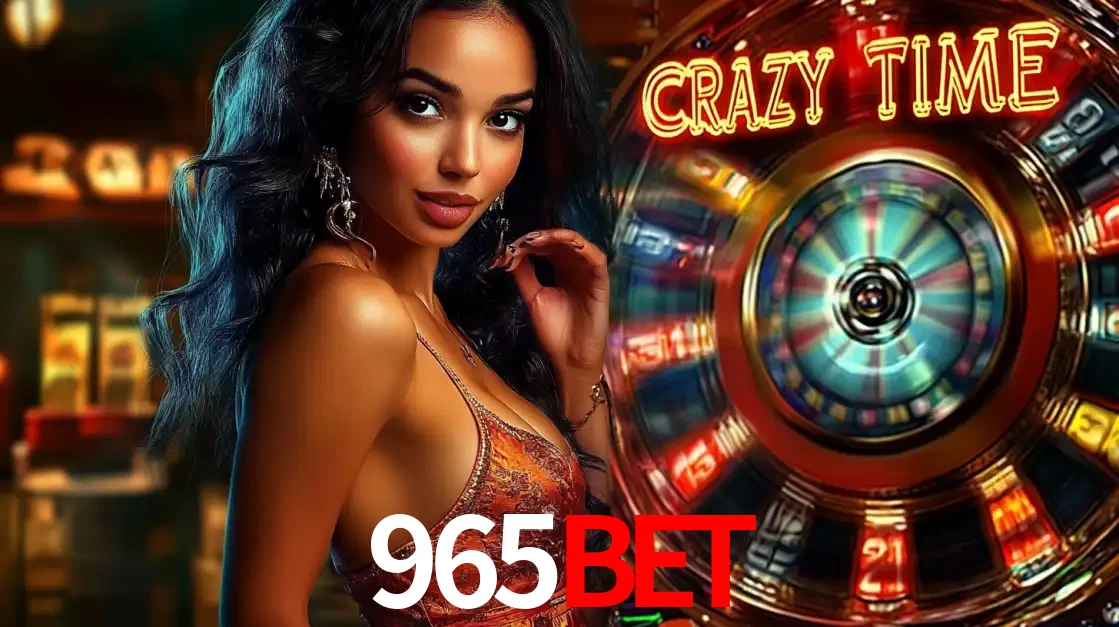 Mulher elegante ao lado da vibrante roda da fortuna do jogo de cassino ao vivo Crazy Time, um dos game shows mais populares e cheios de prêmios do 965bet.